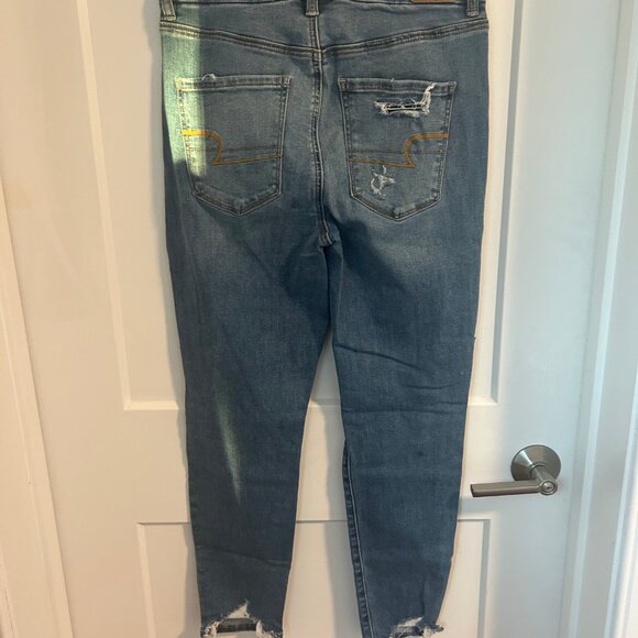 American Eagle; 8 Short; Distressed; Curvy hi-rise light wash jegging - Picture 2 of 2